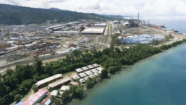 More than 44 nickel-iron production lines will be built in Weda Bay Park. More than 44 nickel-iron production lines will be built in Weda Bay Park.